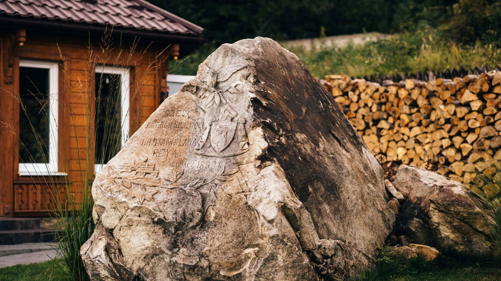 Старовинний пам'ятний камінь в Карпатах, Мигове